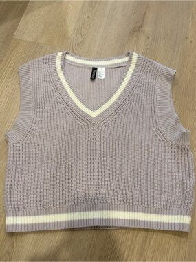 Sleeveless Lavender V-Neck Knit Sweater Vest